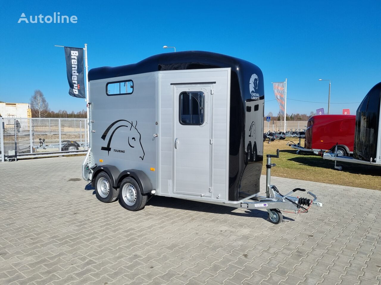 ny Cheval Liberté Touring Country + front gate + saddle room trailer for 2 horses hestehenger