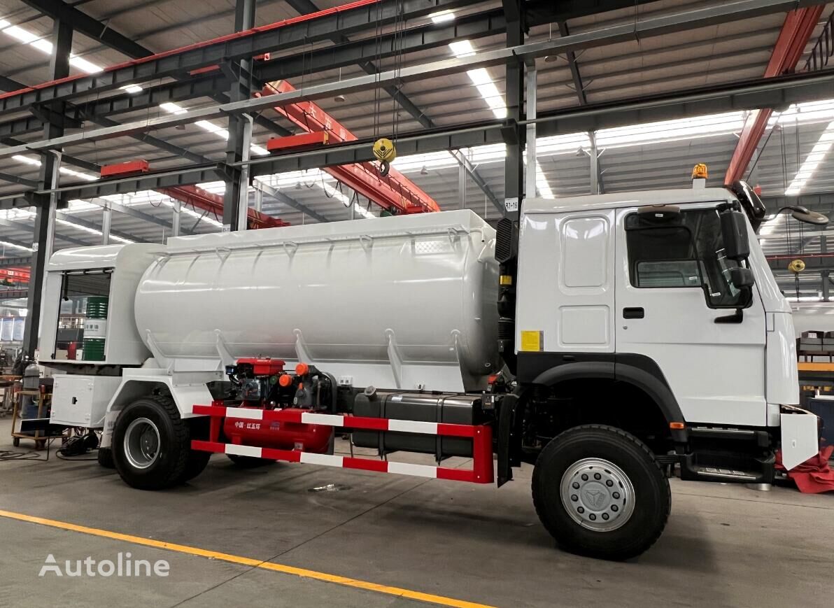 ny HOWO Sinotruk - fuel and Lube service truck  tankbil lastebil