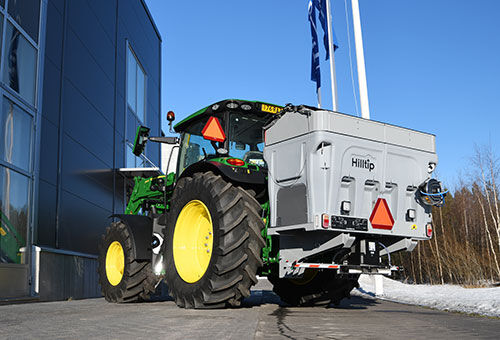 ny Hilltip IceStriker™ 600TR-1000TR sand and salt spreader for tractors and montert sandspreder